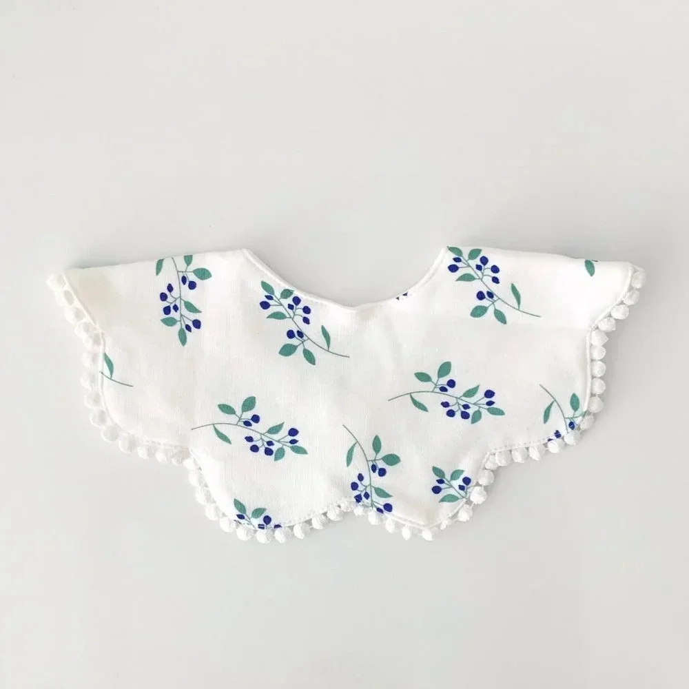 NWT Lovely Boutique Girls Baby Bib Pretty Floral Print with Delicate Trim OS